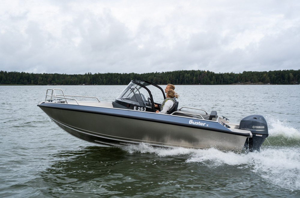 BUSTER X 2024 motorový člun se dvěma konzolami 5,35 m + YAMAHA F70 AETL
