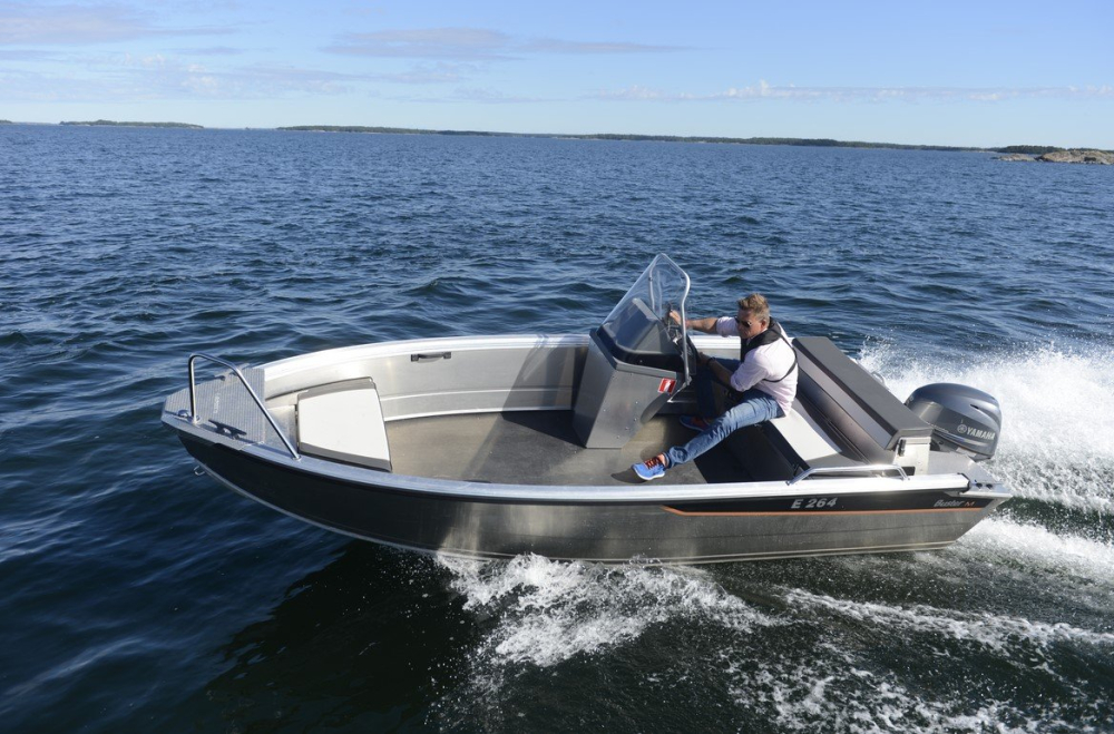 BUSTER M1 2024 motorový člun s boční konzolou 4,86 m + YAMAHA F40 FETL
