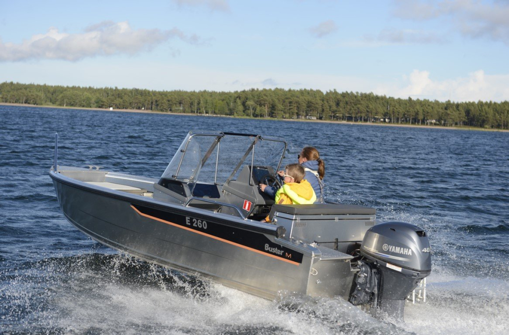 BUSTER M2 2024 motorový člun s dvěma konzolami 4,86 m + YAMAHA F40 FETL
