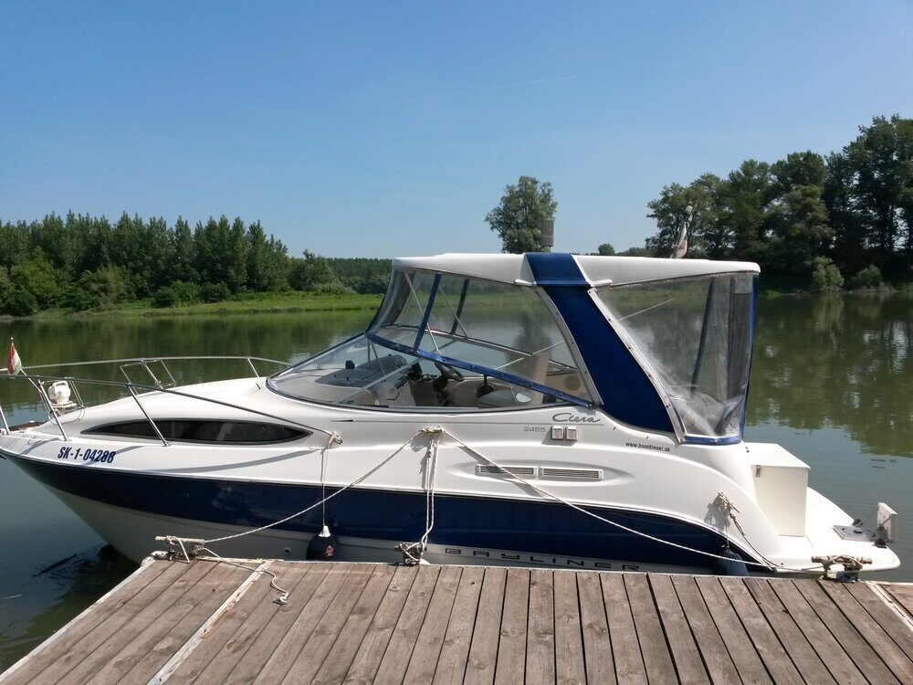 BAYLINER 2455 CIERRA - motorový člun s kajutou