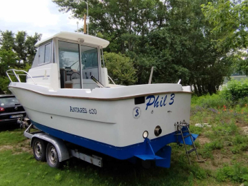 BENETTEAU ANTARES 6.2 kajutový motorový člun - rok výroby 1999