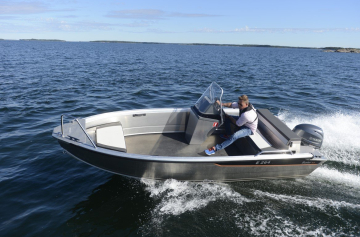 BUSTER M1 2024 motorový člun s boční konzolou 4,86 m + YAMAHA F40 FETL