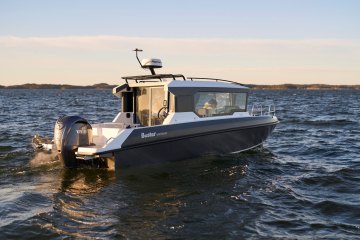 BUSTER MAGNUM CABIN 2024 motorový člun hliníkový 7,58 m + YAMAHA F225 XCB