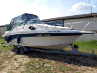 CROWNLINE 26 kajutová motorová yachta s přívesem