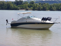 CROWNLINE 26 kajutová motorová yachta s přívesem