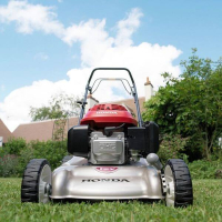 HONDA HRG 466 SKEH benzinová sekačka 46cm, autosytič, pojezd + olej zdarma