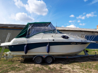 CROWNLINE 26 kajutová motorová yachta s přívesem
