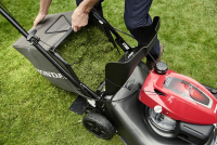 HONDA HRN 536 VK - benzinová sekačka 53cm, autosytič, variabilní rychlost pojezdu, Versamow mulčování