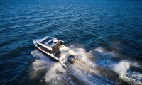 BUSTER MAGNUM CABIN 2024 motorový člun hliníkový 7,58 m + YAMAHA F225 XCB