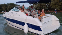 CHRIS CRAFT 232 CROWN kajutová motorová jachta s kuchyní a koupelnou