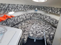 CHRIS CRAFT 232 CROWN kajutová motorová jachta s kuchyní a koupelnou