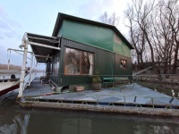 HOUSEBOAT NA PRODEJ – jedinečné bydlení přímo na vodě v Komárně
