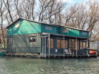 HOUSEBOAT NA PRODEJ – jedinečné bydlení přímo na vodě v Komárně