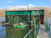 HOUSEBOAT NA PRODEJ – jedinečné bydlení přímo na vodě v Komárně