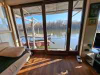 HOUSEBOAT NA PRODEJ – jedinečné bydlení přímo na vodě v Komárně