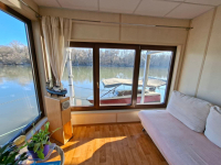 HOUSEBOAT NA PRODEJ – jedinečné bydlení přímo na vodě v Komárně