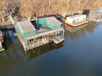 HOUSEBOAT NA PRODEJ – jedinečné bydlení přímo na vodě v Komárně