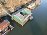 HOUSEBOAT NA PRODEJ – jedinečné bydlení přímo na vodě v Komárně