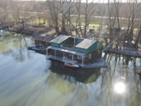 HOUSEBOAT NA PRODEJ – jedinečné bydlení přímo na vodě v Komárně