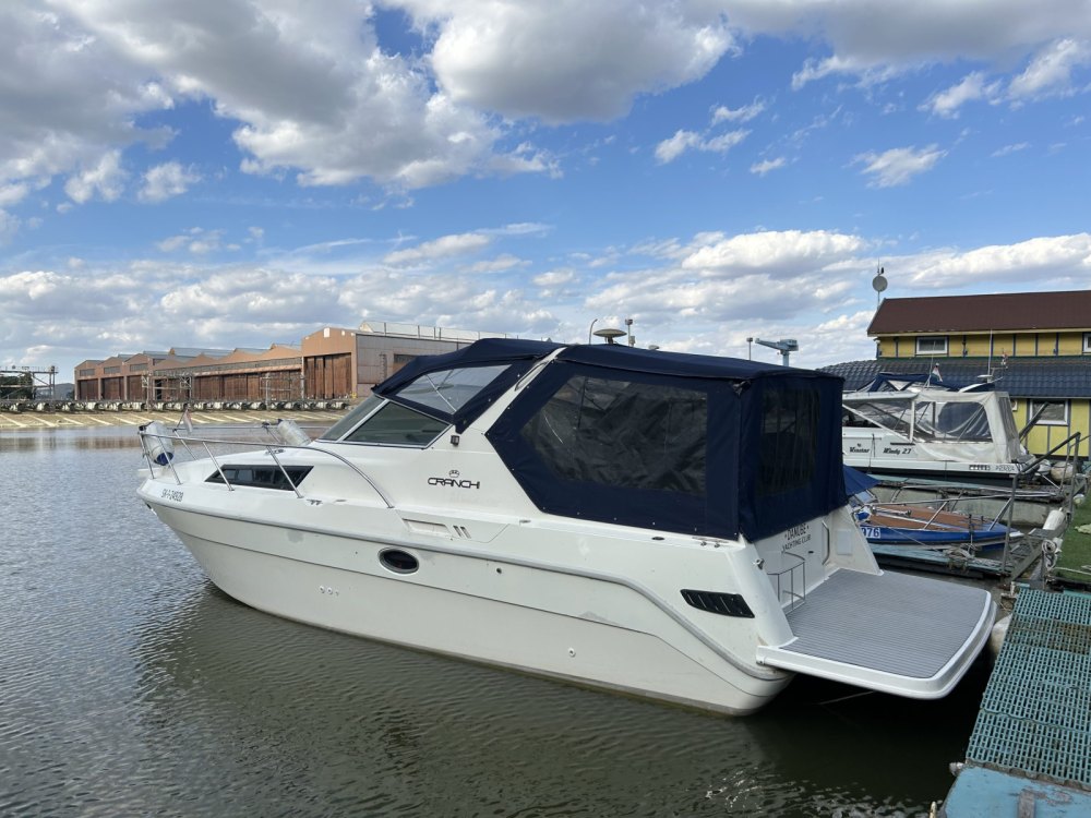 CRANCHI CRUISER 32 – pohodlný kajutový motorový člun ve výborném stavu