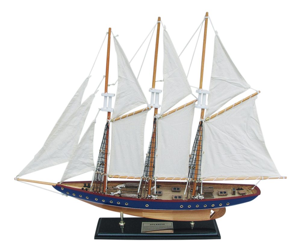 Model plachetnice Atlantic s mosazným štítkem – délka 71 cm, výška 56 cm