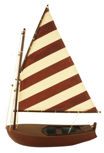 Model plachetnice dřevěný s látkovými plachtami, červenohnědý – 35 × 11 × 50 cm