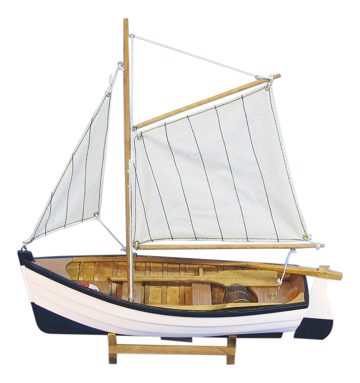 Model rybářské lodě dřevěný s látkovými plachtami – délka 32 cm