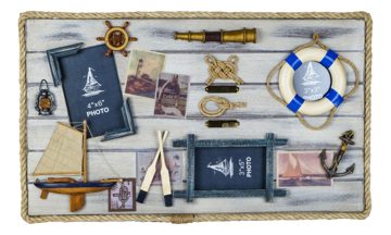 Fotorámeček v námořním stylu k zavěšení, malované dřevo – 56 × 33 × 3 cm