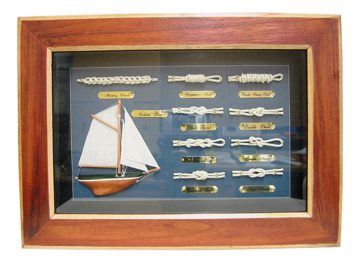 Obraz s námořnickými uzly za sklem, dřevo – 36 × 26 cm