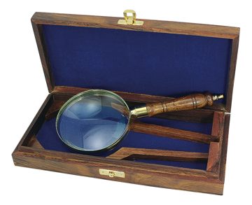 Lupa s dřevěnou rukojetí, mosaz a dřevo – délka 23,5 cm, průměr 10 cm