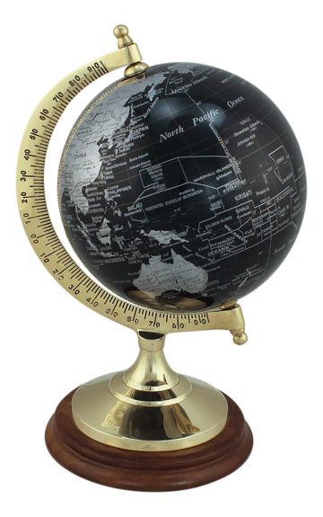Glóbus černý na mosazno-dřevěném stojanu – výška 22,5 cm