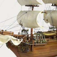 Model obchodní lodi HMS Bounty ze dřeva a kovu – 49 × 16,5 × 44 cm