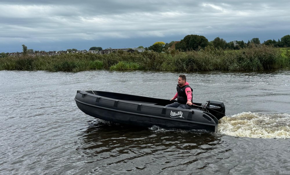 WHALY 380 plastový člun z polyethylenu - 3,80 m, 168 kg