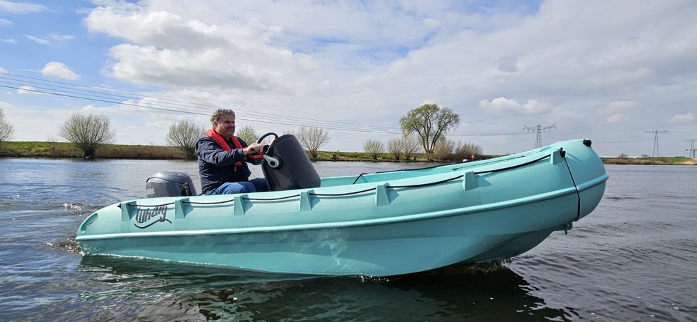 WHALY 455R plastový člun z polyethylenu - 4,50 m, 317 kg