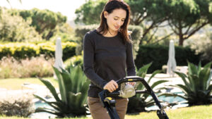 HONDA KOMFORT HRX 537 HZ - benzínová sekačka 53 cm, automatický sytič, plastové šasi, hydrostat, spojka nože, Versamow mulčování, el. start - Obrázek 3