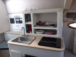 CROWNLINE 26 kajutová motorová yachta s přívesem - Obrázek 6