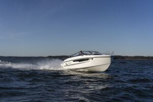 YAMARIN 60 DC 2024 + YAMAHA F115XB - Obrázek 3