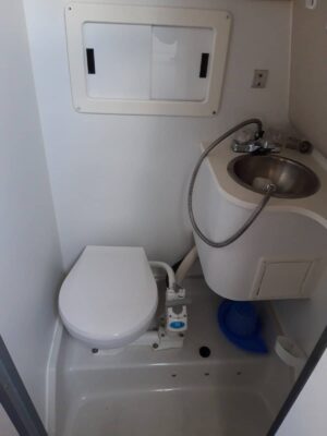 CROWNLINE 26 kajutová motorová yachta s přívesem - Obrázek 4