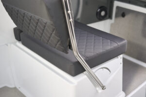 BUSTER MAGNUM CABIN 2024 motorový člun hliníkový 7,58 m + YAMAHA F300 XCB - Obrázek 14