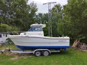 BENETEAU ANTARES 6.2 kajutový motorový člun - rok výroby 1999 - Obrázek 3