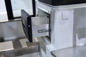 BUSTER MAGNUM CABIN 2024 motorový člun hliníkový 7,58 m + YAMAHA F300 XCB - Obrázek 17