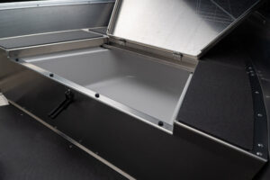 BUSTER XSr 2024 motorový člun s boční konzolou 4,18 m + YAMAHA F20 GEPL - Obrázek 17