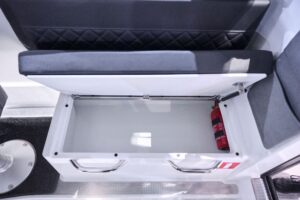 BUSTER MAGNUM CABIN 2024 motorový člun hliníkový 7,58 m + YAMAHA F300 XCB - Obrázek 18