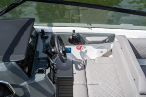 YAMARIN 80 DC 2024 motorový člun - Obrázek 17