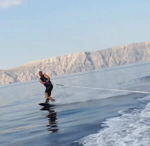 SPINERA Good Lines wakeboard 140 cm včetně vázání 38-46 - Obrázek 5