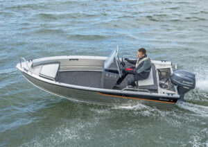 BUSTER SCC 2024 motorový člun se středovou konzolou 4,43 m + YAMAHA F30 BETL