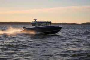 BUSTER MAGNUM CABIN 2024 motorový člun hliníkový 7,58 m + YAMAHA F300 XCB - Obrázek 27