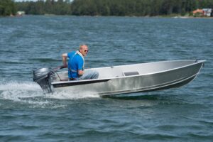 BUSTER MINI motorový člun - 3,88 m - Obrázek 3