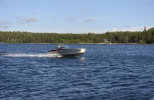 BUSTER M2 2024 motorový člun s dvěma konzolami 4,86 m + YAMAHA F40 FETL - Obrázek 4