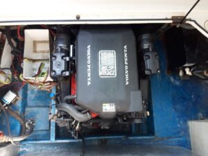 CROWNLINE 26 kajutová motorová yachta s přívesem - Obrázek 13